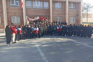 حضور کارکنان شبکه بهداشت و درمان زرقان در مانور زلزله دبیرستان حاج اسماعیل دودج به مناسبت روز ملی ایمنی در برابر زلزله