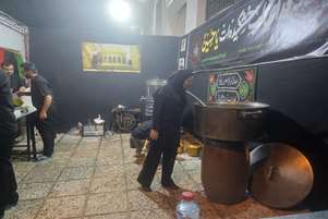 نظارت مستمر کارشناسان بهداشت محیط بر پخت نذورات و مراکز تهیه غذا در دهه ی محرم در زرقان