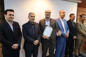 شبکه بهداشت و درمان زرقان برای دومین سال پیاپی نشان طلایی مدیریت عملکرد یکپارچه را کسب کرد.