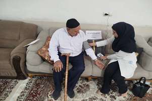 دیدار رییس مرکز بهداشت زرقان با خانواده شهدا به مناسبت هفته فشار خون؛ پایش سلامت ایثارگران