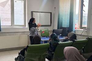 آموزش بهداشت دهان و دندان به داوطلبان سلامت در مرکز خدمات جامع سلامت ضیغمی زرقان